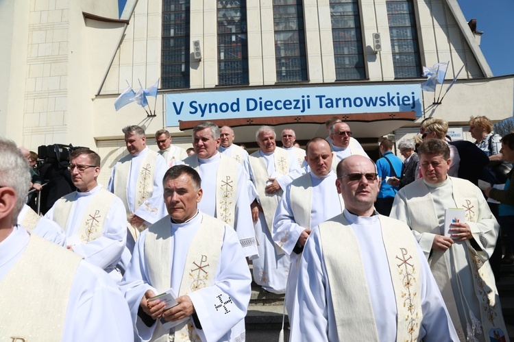 Inauguracja synodu. Nabożeństwo i procesja