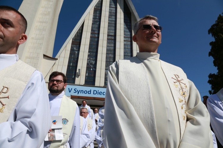 Inauguracja synodu. Nabożeństwo i procesja