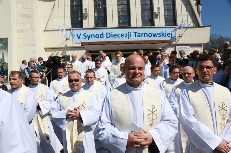 Inauguracja synodu. Nabożeństwo i procesja