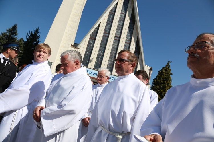 Inauguracja synodu. Nabożeństwo i procesja