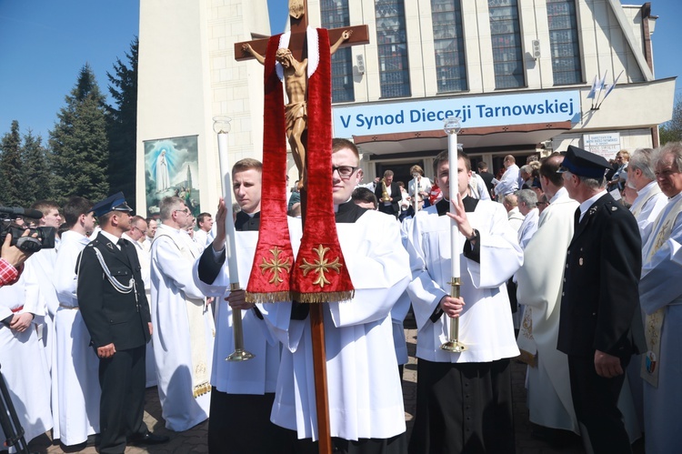 Inauguracja synodu. Nabożeństwo i procesja