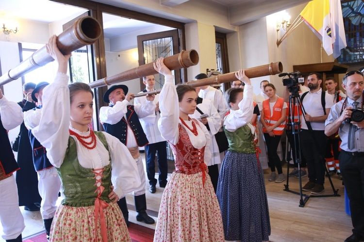 Inauguracja synodu. Nabożeństwo i procesja