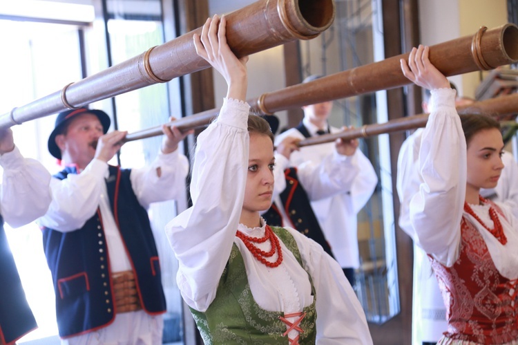 Inauguracja synodu. Nabożeństwo i procesja