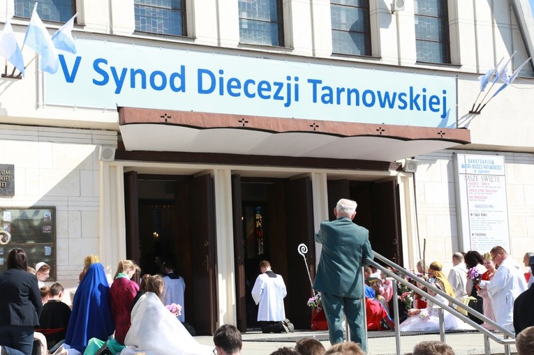 Inauguracja synodu. Nabożeństwo i procesja