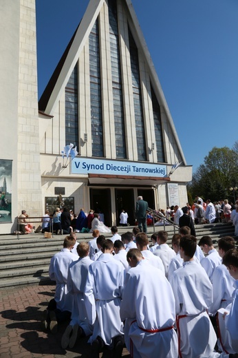 Inauguracja synodu. Nabożeństwo i procesja