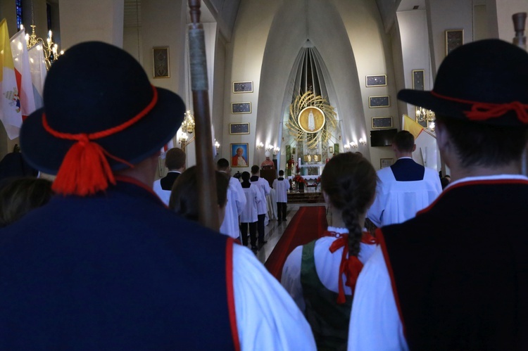 Inauguracja synodu. Nabożeństwo i procesja