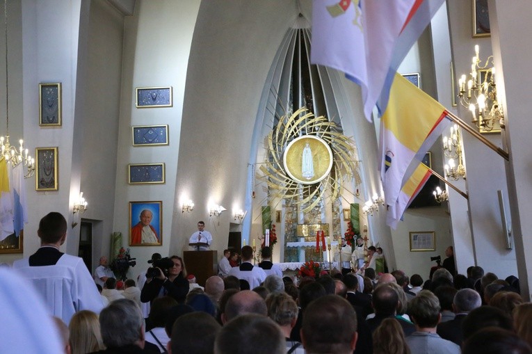 Inauguracja synodu. Nabożeństwo i procesja