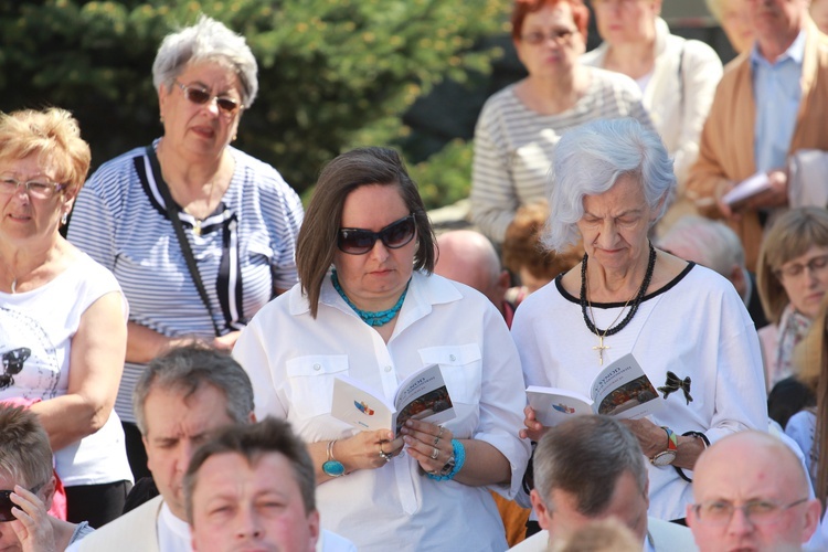 Inauguracja synodu. Nabożeństwo i procesja