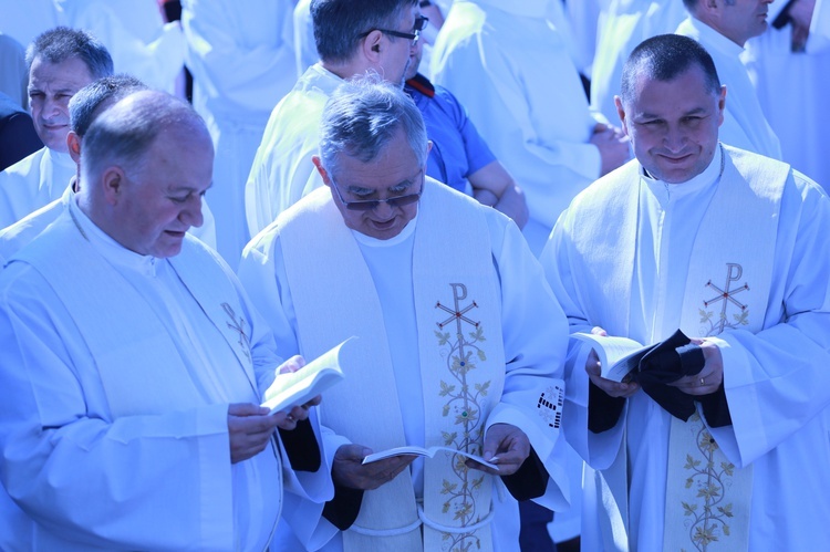 Inauguracja synodu. Nabożeństwo i procesja