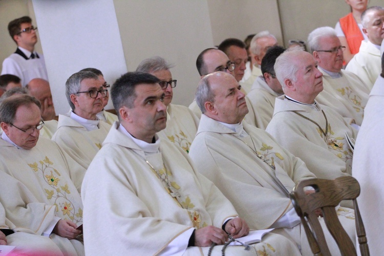 Inauguracja synodu. Nabożeństwo i procesja