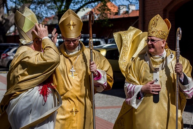 Święcenia bp. Janusza Ostrowskiego w Olsztynie