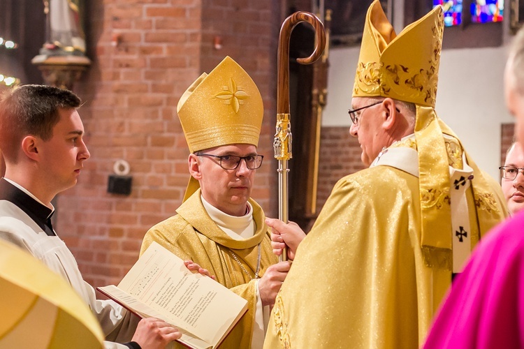 Święcenia bp. Janusza Ostrowskiego w Olsztynie