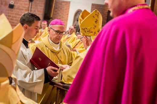 Święcenia bp. Janusza Ostrowskiego w Olsztynie