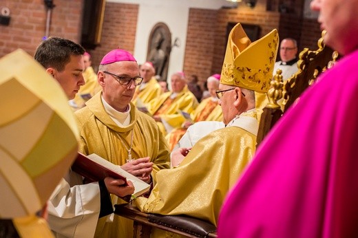 Święcenia bp. Janusza Ostrowskiego w Olsztynie