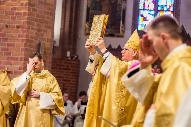 Święcenia bp. Janusza Ostrowskiego w Olsztynie