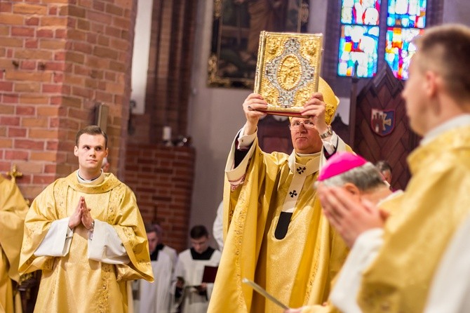 Święcenia bp. Janusza Ostrowskiego w Olsztynie