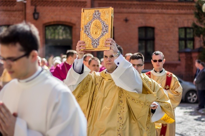 Święcenia bp. Janusza Ostrowskiego w Olsztynie