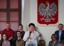 Szydło: Polska rodzi się w polskich rodzinach