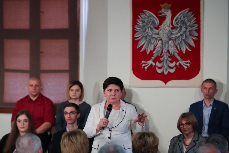 Szydło: Polska rodzi się w polskich rodzinach