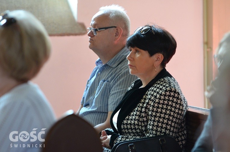 On tu jest - Szkoła Adoracji Najświętszego Sakramentu