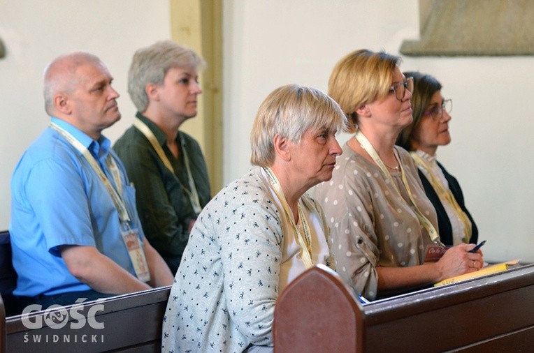 On tu jest - Szkoła Adoracji Najświętszego Sakramentu