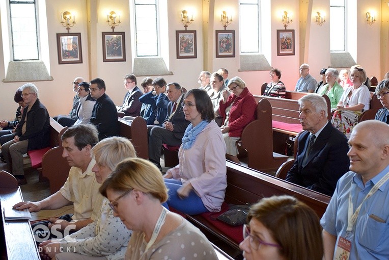 On tu jest - Szkoła Adoracji Najświętszego Sakramentu