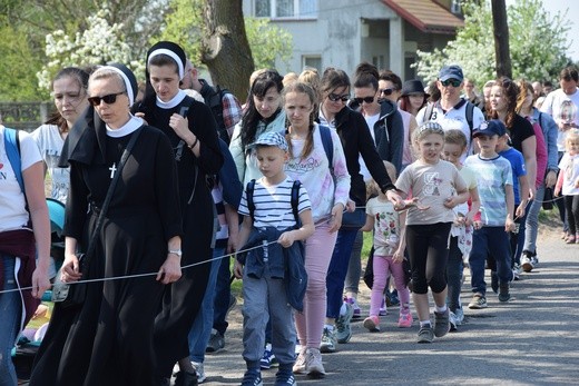 Pielgrzymka ze Roszkowej Woli do Żdar