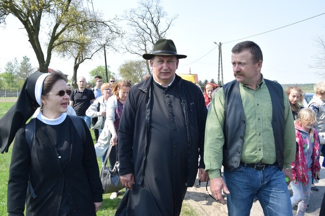 Pielgrzymka ze Roszkowej Woli do Żdar