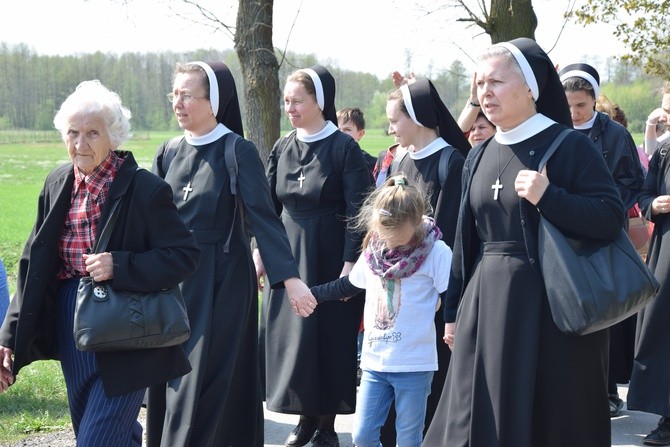 Pielgrzymka ze Roszkowej Woli do Żdar