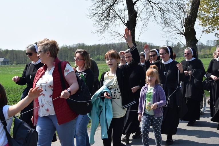 Pielgrzymka ze Roszkowej Woli do Żdar