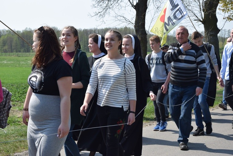 Pielgrzymka ze Roszkowej Woli do Żdar