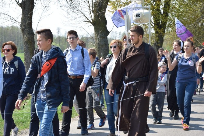 Pielgrzymka ze Roszkowej Woli do Żdar