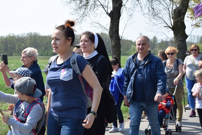 Pielgrzymka ze Roszkowej Woli do Żdar