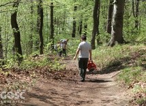 Sprzątanie okolicy kaplicy