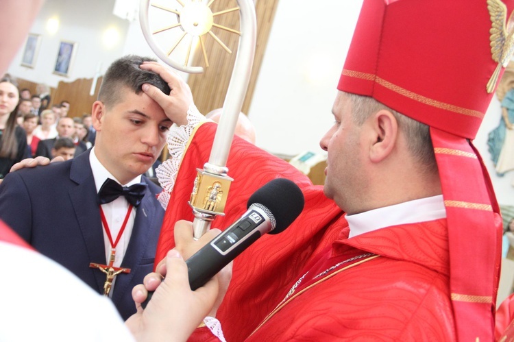 Bierzmowanie w Łękach Górnych