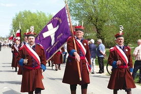 Honorowa Straż Grobowa w Dzikowcu powstała w 1881 r. 