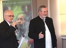 ▲	Remi H. Jakubowski opowiedział o swojej książce. Z prawej Marian Jarosz.