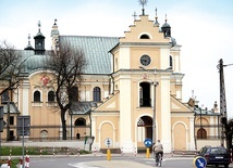 ▲	Kościół pw. Wniebowzięcia Najświętszej Maryi Panny to najważniejszy zabytek Opola Lubelskiego. 