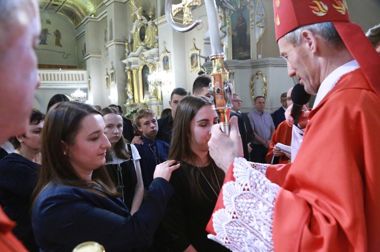 Bierzmowanie w par. św. Jadwigi w Dębicy