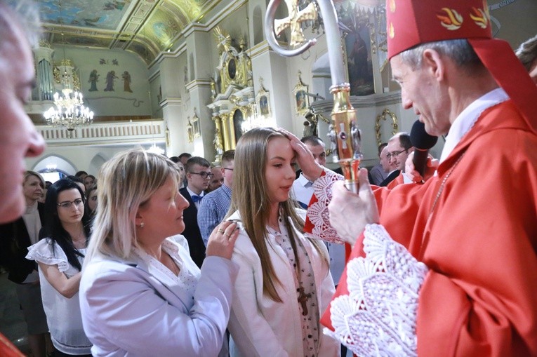Bierzmowanie w par. św. Jadwigi w Dębicy