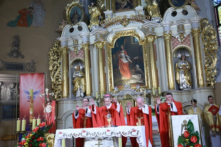 Bierzmowanie w par. św. Jadwigi w Dębicy