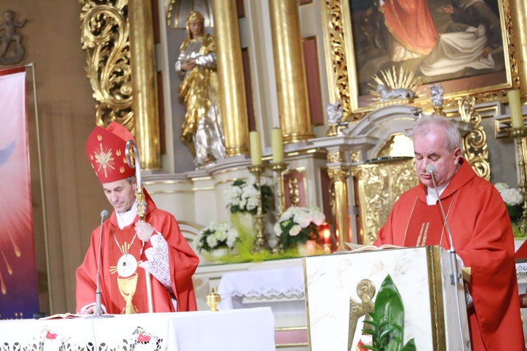 Bierzmowanie w par. św. Jadwigi w Dębicy