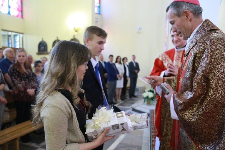 Bierzmowanie w par. Świętego Krzyża w Dębicy
