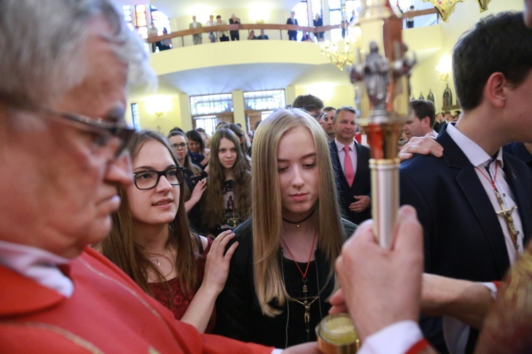 Bierzmowanie w par. Świętego Krzyża w Dębicy