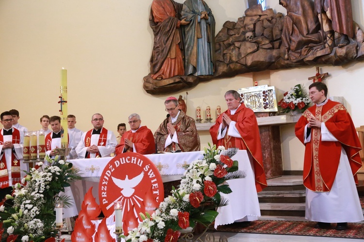 Bierzmowanie w par. Świętego Krzyża w Dębicy