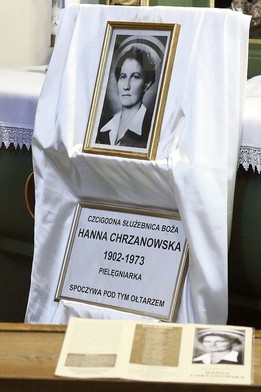 Fragment ołtarza w kościele św. Mikołaja, pod którym pochowana jest Hanna Chrzanowska.