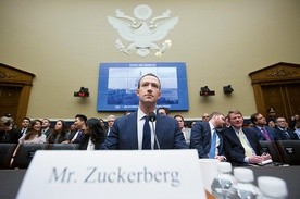 Mark Zuckerberg podczas przesłuchania.