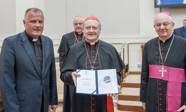 Sesja naukowa w Papieskiej Akademii Nauk i "Oblicze" Mądzika