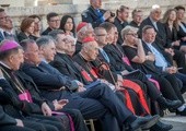 Sesja w Papieskiej Akademii Nauk i "Oblicze" Mądzika