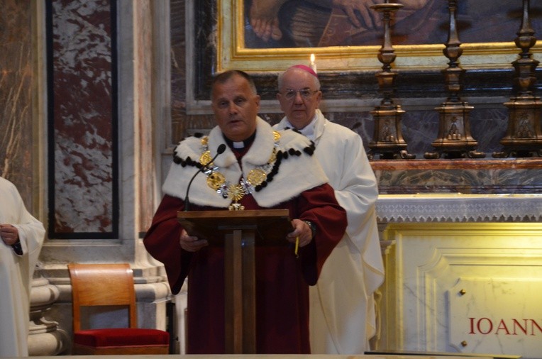 Msza św. przy grobie Jana Pawła II